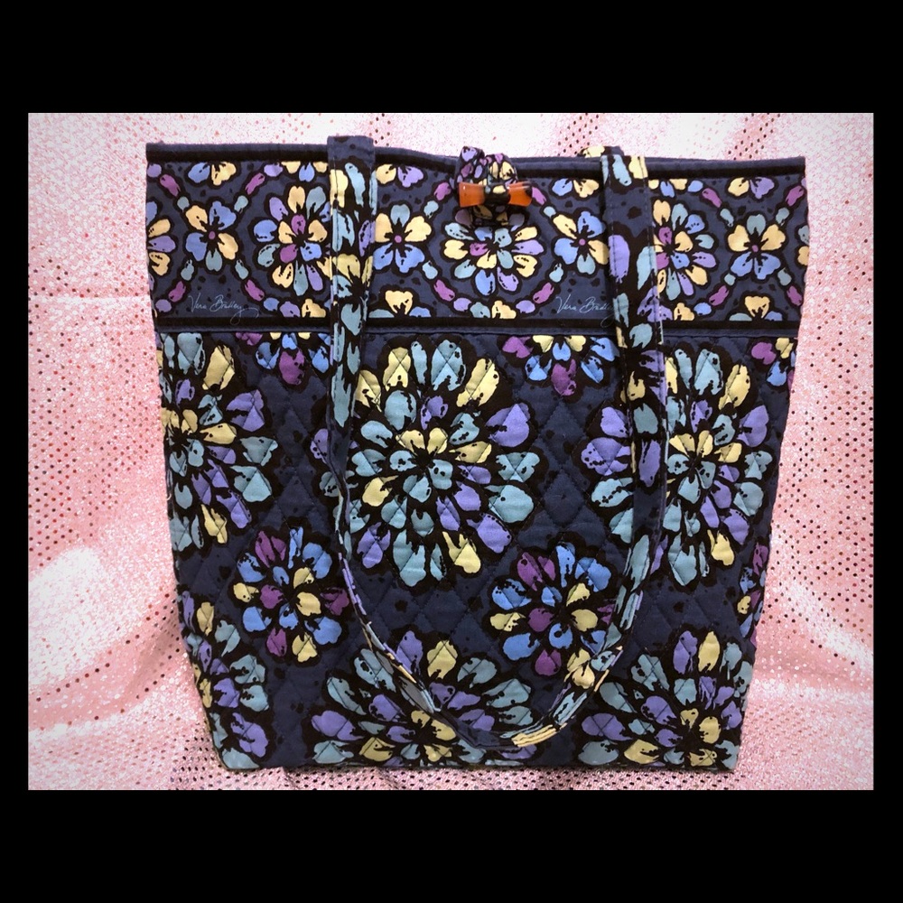 Vera Bradley Tote in Indigo Popp